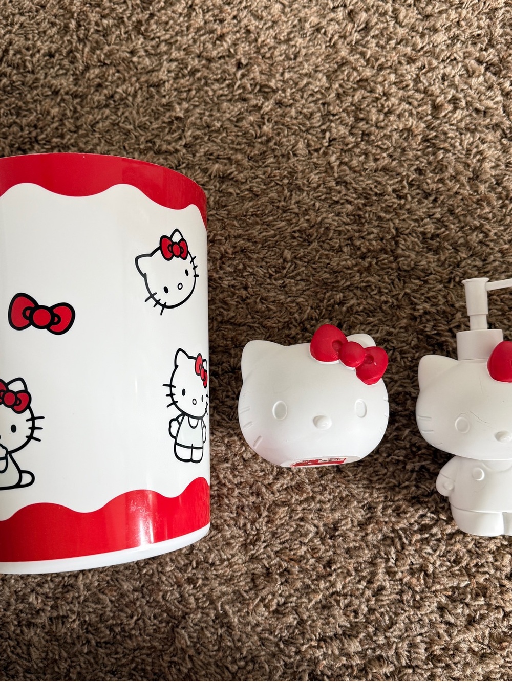 Hello Kitty White & Red Bathroom Accessory Set - Hello Kitty Brand